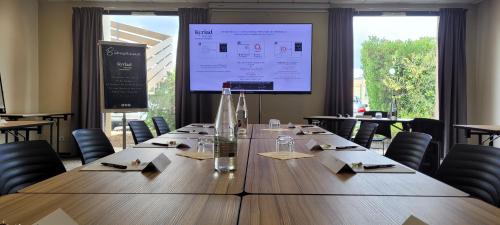 Meeting room / ballrooms, Kyriad Prestige Bordeaux Ouest Merignac in Eysines Meeting room / ballrooms, Kyriad Prestige Bordeaux Ouest Merignac in Eysines
