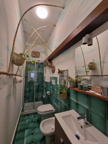 Bathroom, La casa di Etienne in Ronciglione Bathroom, La casa di Etienne in Ronciglione
