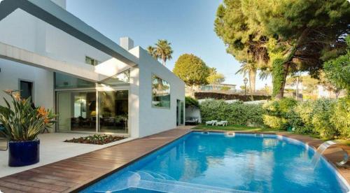 Villa Pineda ultra contemporanea junto a la playa in S'Agaro Villa Pineda ultra contemporanea junto a la playa in S'Agaro