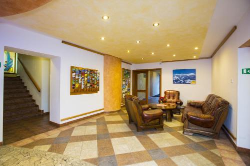 ล็อบบี้, Hotel Helena in โรคีท์นิซ นาด จิเซรู ล็อบบี้, Hotel Helena in โรคีท์นิซ นาด จิเซรู