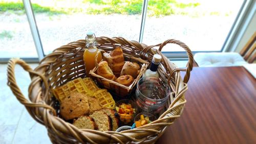 Food and beverages, Les Milles Bottes et ses Roulottes in Sauveterre-De-Comminges Food and beverages, Les Milles Bottes et ses Roulottes in Sauveterre-De-Comminges
