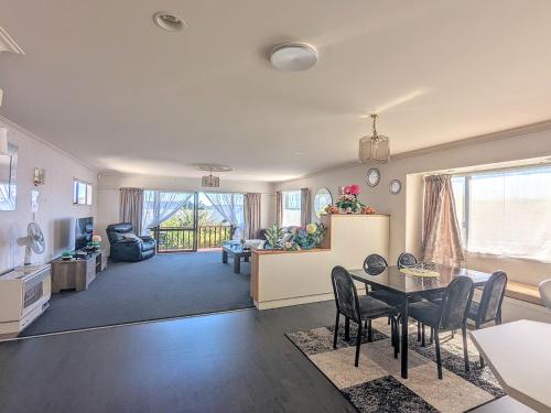 Available Now! Family home near Redwood Forest in Lynmore Available Now! Family home near Redwood Forest in Lynmore