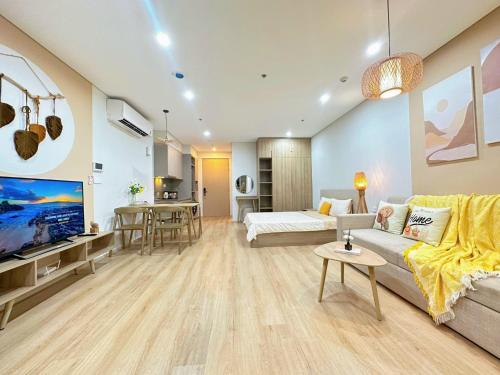 Shared lounge/TV area, The Song Vung Tau Apartment - QUYNH's Homestay in Vung Tau Shared lounge/TV area, The Song Vung Tau Apartment - QUYNH's Homestay in Vung Tau