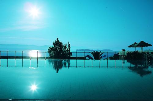 Piscina, Kontokali Bay Resort & Spa in Corfu Island Piscina, Kontokali Bay Resort & Spa in Corfu Island