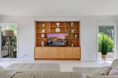 The Rest Retreat Getaway 15 Mins to CBD 3 Bed in Kingston The Rest Retreat Getaway 15 Mins to CBD 3 Bed in Kingston