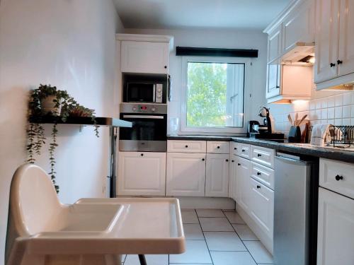 Kitchen, Cosy Case between Disney and Paris in Champs Sur Marne Kitchen, Cosy Case between Disney and Paris in Champs Sur Marne