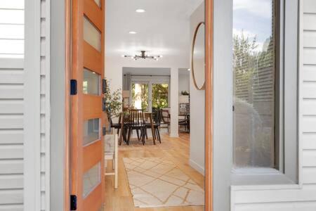 City View Foothills Home near Veterán Emlékpark City View Foothills Home near Veterán Emlékpark