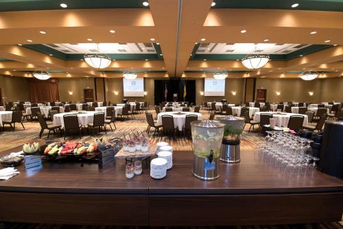 Salas de reuniones, Embassy Suites by Hilton Albuquerque in Albuquerque City Center Salas de reuniones, Embassy Suites by Hilton Albuquerque in Albuquerque City Center