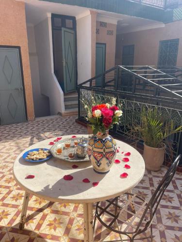 Terraza/balcón, HOTEL EL AMAL in Medina Terraza/balcón, HOTEL EL AMAL in Medina