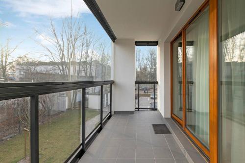 Varanda/terraço, Zajezdnia Wrzeszcz 2 by Grand Apartments in Zaspa Varanda/terraço, Zajezdnia Wrzeszcz 2 by Grand Apartments in Zaspa