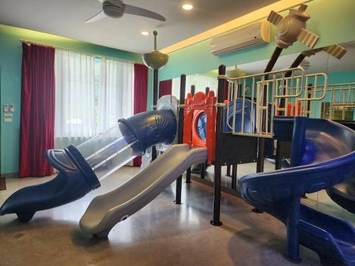 Playground, Gan Cheng Township B&B near Mukumugi Valley Playground, Gan Cheng Township B&B near Mukumugi Valley