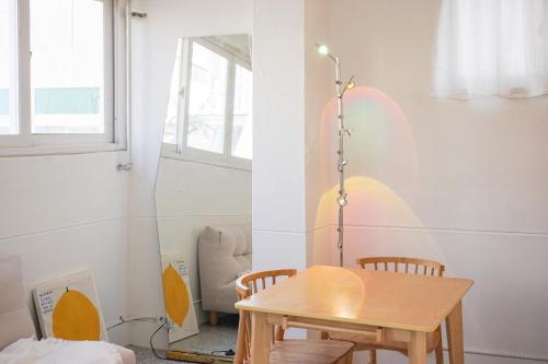 Shared lounge/TV area, Dongseongro Zero Guesthouse in Daegu Shared lounge/TV area, Dongseongro Zero Guesthouse in Daegu