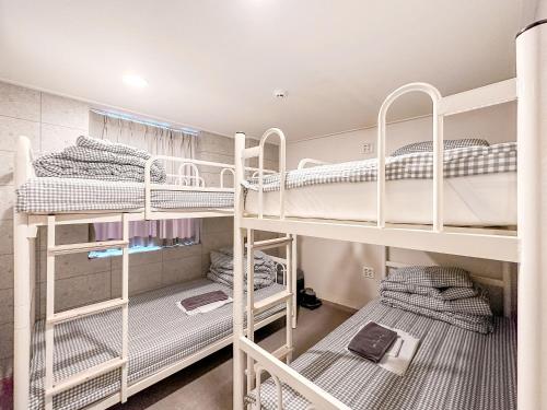 Dongseongro Zero Guesthouse in Тегу Dongseongro Zero Guesthouse in Тегу
