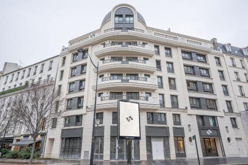 Entrance, Yuna Porte-Maillot - ApartHotel in Levallois-Perret Entrance, Yuna Porte-Maillot - ApartHotel in Levallois-Perret