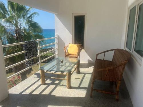 Whispering Clouds Beach House in Whitehouse Whispering Clouds Beach House in Whitehouse