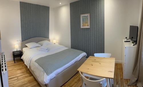 Bed, Studio number 10 in Pantin Bed, Studio number 10 in Pantin