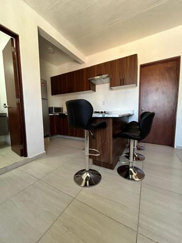 Comfortable Colonia Americana apartment, on one of the main avenues in Guadalajara Comfortable Colonia Americana apartment, on one of the main avenues in Guadalajara