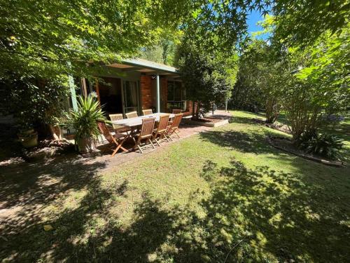 Creek cottage in Wodonga Creek cottage in Wodonga