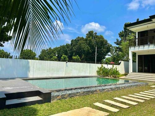 Solitary Golf Home w/ Pool in Tugbok Solitary Golf Home w/ Pool in Tugbok