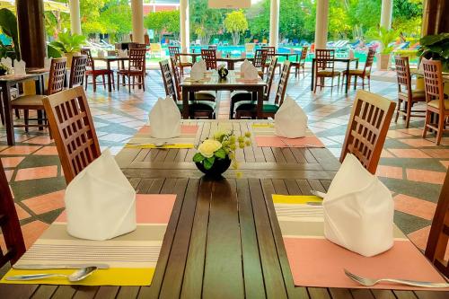 Restaurant, Patong Resort Hotel in Phuket Restaurant, Patong Resort Hotel in Phuket