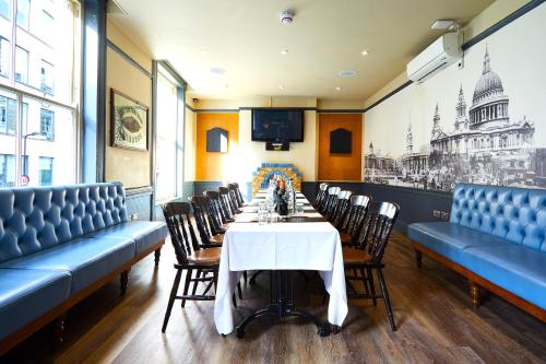 연회장, 세인트 크리스토퍼스 리버풀 스트리트 (St Christopher's Liverpool Street) near 런던박물관 연회장, 세인트 크리스토퍼스 리버풀 스트리트 (St Christopher's Liverpool Street) near 런던박물관