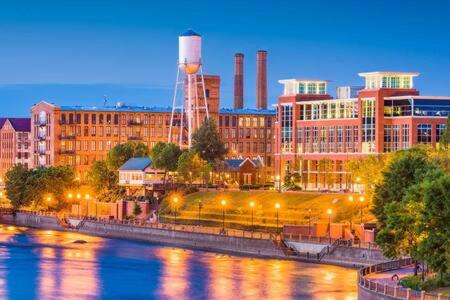 Downtown, Updated, Single Story & WD in 哥倫布市中心 Downtown, Updated, Single Story & WD in 哥倫布市中心