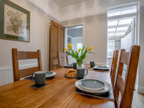 Pass the Keys Two bedroom Victoria Town house, easy walk of town in Underdale Pass the Keys Two bedroom Victoria Town house, easy walk of town in Underdale