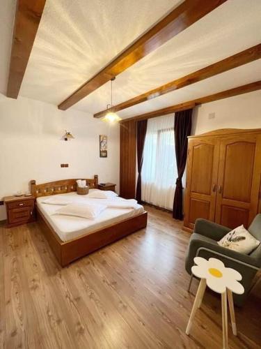 CONACUL DE SUB MUNTE in Rânca - Novaci CONACUL DE SUB MUNTE in Rânca - Novaci