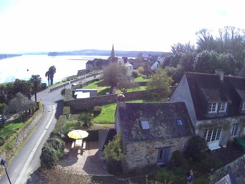 Exterior view, La Cidrerie du port in Landevennec Exterior view, La Cidrerie du port in Landevennec