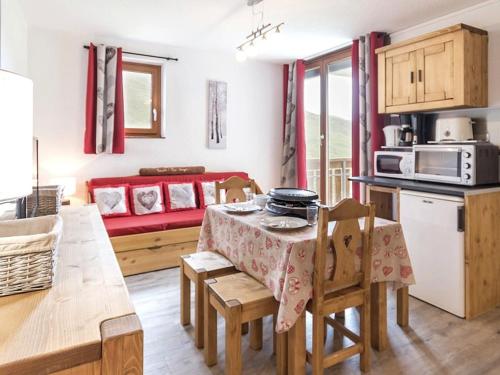 Appartement spacieux avec balcon, depart ski aux pieds - FR-1-344-873 in Les Bruyeres Appartement spacieux avec balcon, depart ski aux pieds - FR-1-344-873 in Les Bruyeres