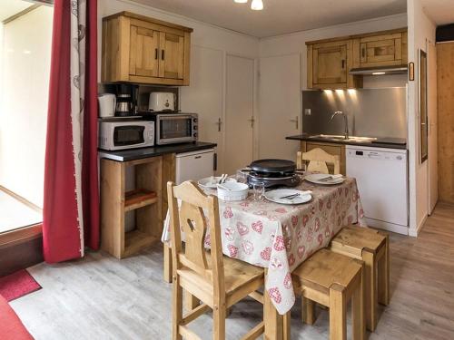 Appartement spacieux avec balcon, depart ski aux pieds - FR-1-344-873 in Les Bruyeres Appartement spacieux avec balcon, depart ski aux pieds - FR-1-344-873 in Les Bruyeres