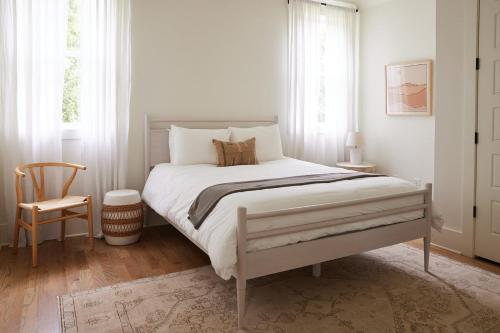 The Wendell - Designer Charm Min From Hot Spots