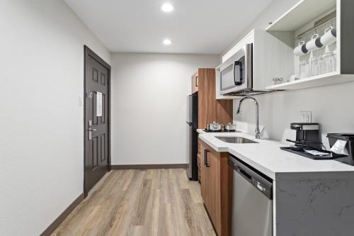 Baymont by Wyndham Beaumont in Beaumont Baymont by Wyndham Beaumont in Beaumont