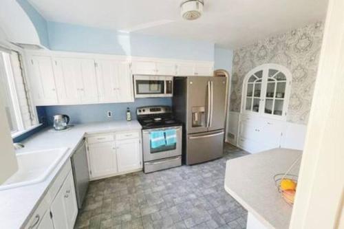 Charming midcentury house in historic North End near Veterán Emlékpark Charming midcentury house in historic North End near Veterán Emlékpark