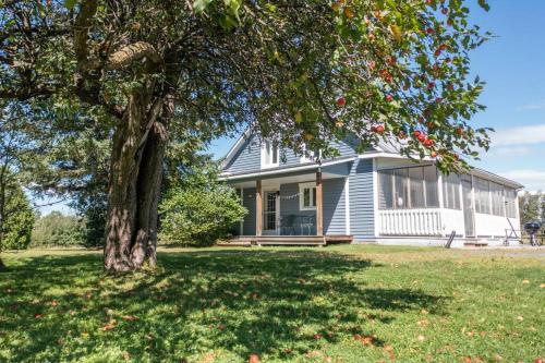 Rustic & Modern Chalet 32 Acre of Land in Saint-Paulin Rustic & Modern Chalet 32 Acre of Land in Saint-Paulin