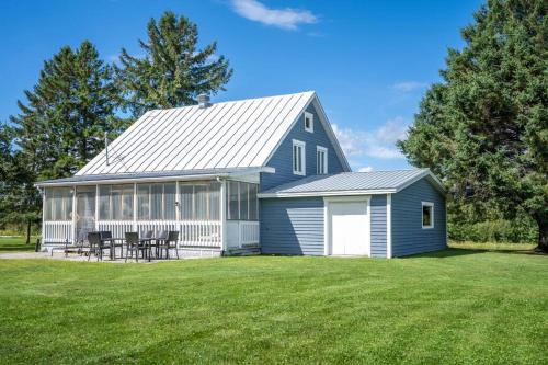 Rustic & Modern Chalet 32 Acre of Land in Saint-Paulin Rustic & Modern Chalet 32 Acre of Land in Saint-Paulin