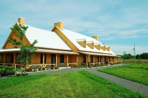 Rustic & Modern Chalet 32 Acre of Land in Saint-Paulin Rustic & Modern Chalet 32 Acre of Land in Saint-Paulin