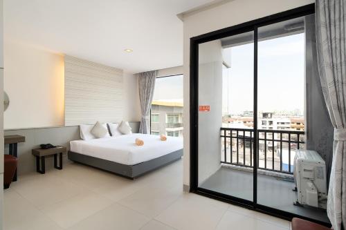 Lee Nova Hotel in Bang Na Lee Nova Hotel in Bang Na