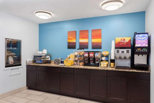 طعام و مشروبات, Days Inn & Suites by Wyndham Sellersburg in Sellersburg طعام و مشروبات, Days Inn & Suites by Wyndham Sellersburg in Sellersburg