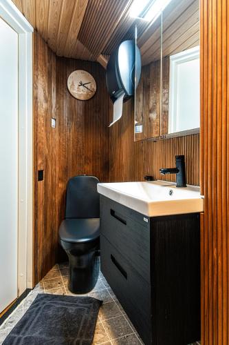 Bathroom, The Makkyla Escape - Perfect for 2 with sauna look and optional Hot Tub in Reimars Bathroom, The Makkyla Escape - Perfect for 2 with sauna look and optional Hot Tub in Reimars