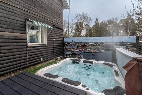 Hot tub, The Makkyla Escape - Perfect for 2 with sauna look and optional Hot Tub in Reimars Hot tub, The Makkyla Escape - Perfect for 2 with sauna look and optional Hot Tub in Reimars