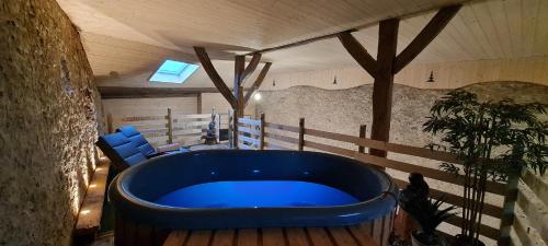 Hot tub, La Cabane et SPA Chez Jules in Villers-Chief Hot tub, La Cabane et SPA Chez Jules in Villers-Chief
