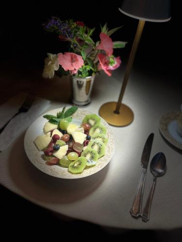 Antique1242 British Bed & Breakfast in Enfield Antique1242 British Bed & Breakfast in Enfield