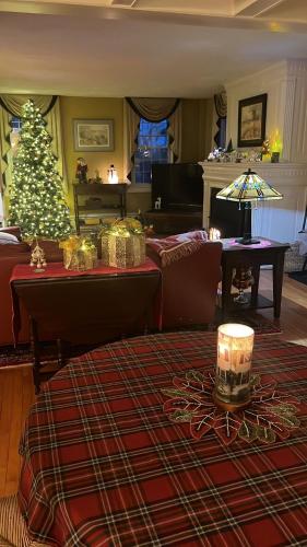 Antique1242 British Bed & Breakfast in Enfield Antique1242 British Bed & Breakfast in Enfield