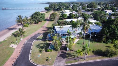 Cardwell Beachfront Motel in Cardwell Cardwell Beachfront Motel in Cardwell