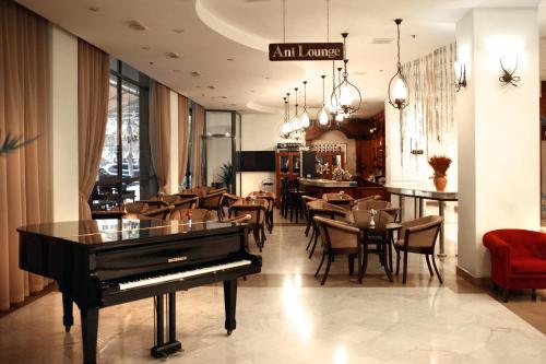 Bar/lounge, Ani Plaza Hotel in Yerevan Bar/lounge, Ani Plaza Hotel in Yerevan