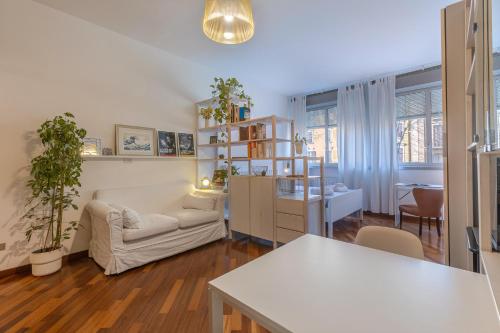 Bright Studio Apartment - Your nest in Bologna
