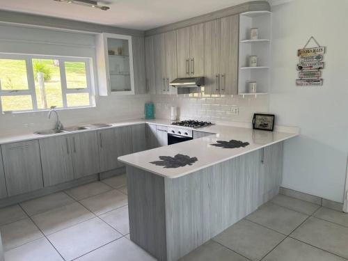 Beautiful suite Game Park view in Farms Port Elizabeth Beautiful suite Game Park view in Farms Port Elizabeth