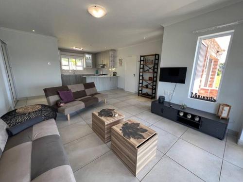 Beautiful suite Game Park view in Farms Port Elizabeth Beautiful suite Game Park view in Farms Port Elizabeth