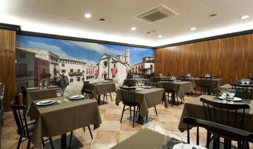 Bar/ Salón, Hotel Ciutat de Tarrega in Tarrega Bar/ Salón, Hotel Ciutat de Tarrega in Tarrega